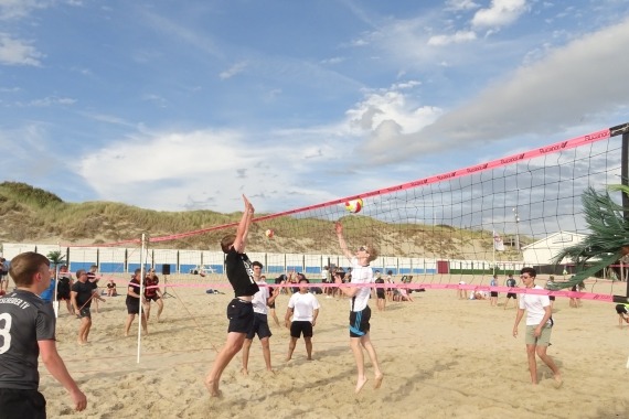Beachvolleybaltoernooi powered by badkoerier